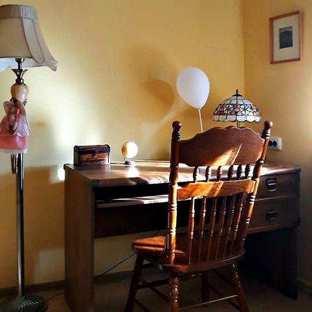 Apartment In The Historical City Center Csernyivci Kültér fotó