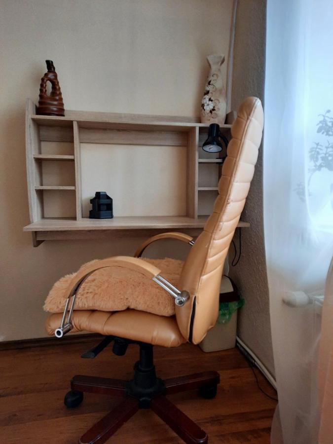 Apartment In The Historical City Center Csernyivci Kültér fotó
