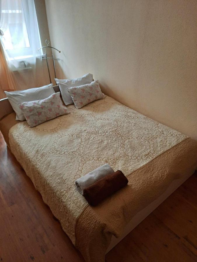 Apartment In The Historical City Center Csernyivci Kültér fotó