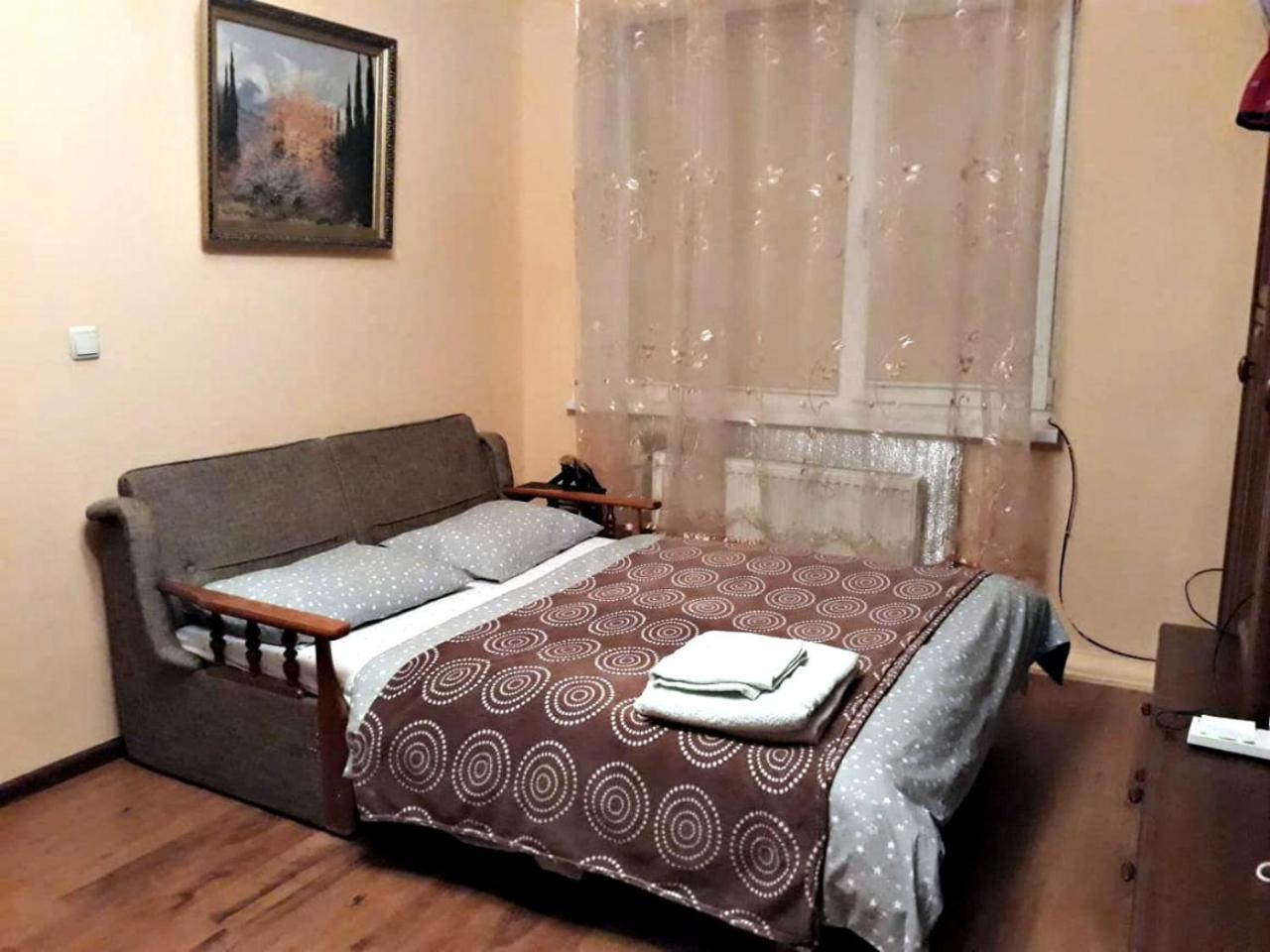 Apartment In The Historical City Center Csernyivci Kültér fotó