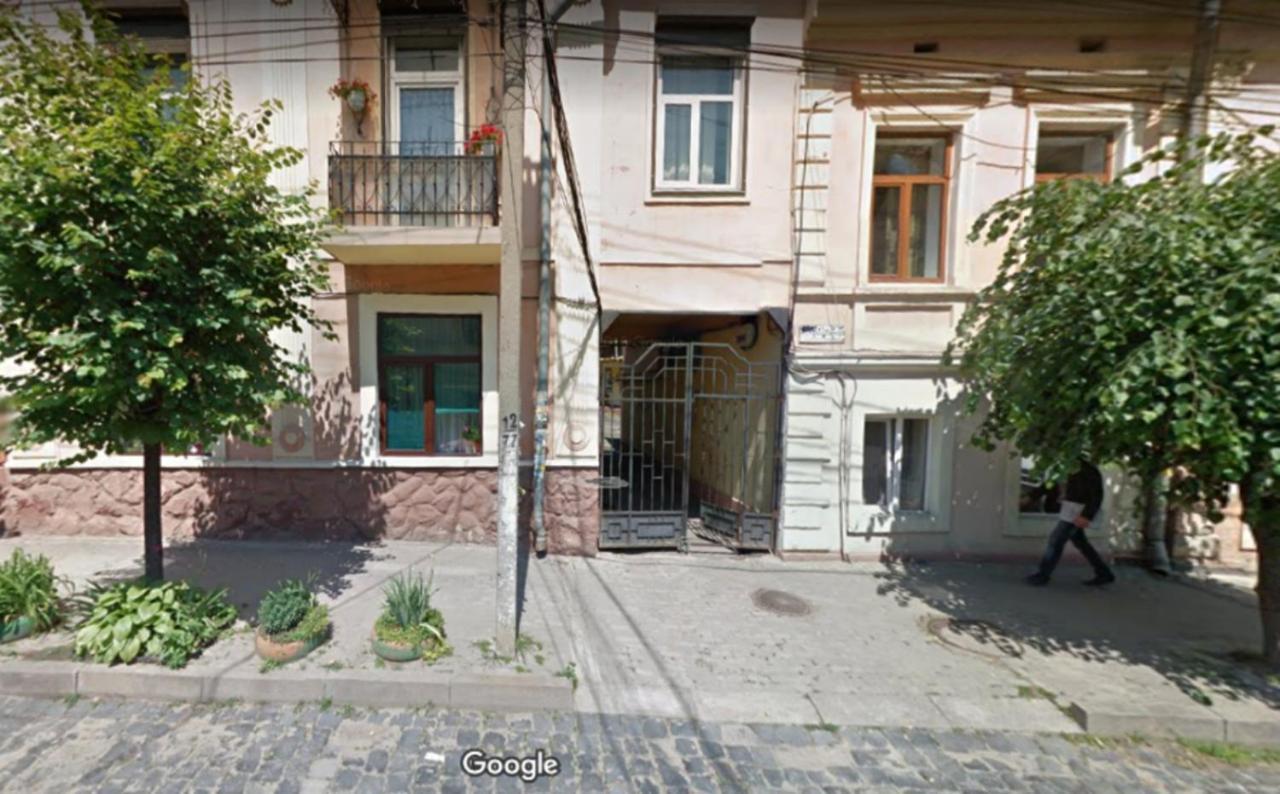 Apartment In The Historical City Center Csernyivci Kültér fotó